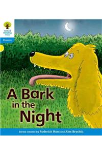 Oxford Reading Tree: Level 3: Floppy's Phonics Fiction: A Bark in the Night